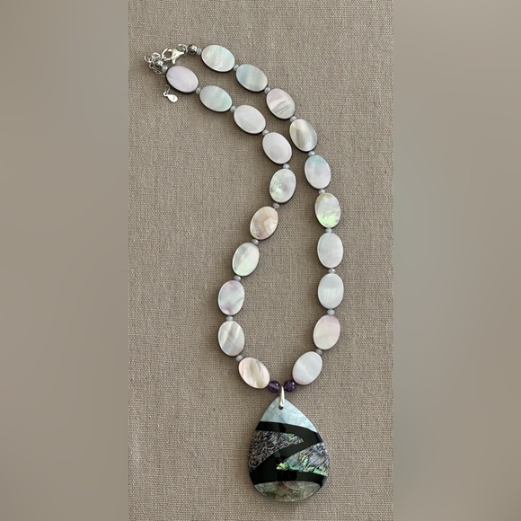 22 inch Mother of Pearl Oval bead Necklace NWOT - Picture 11 of 13